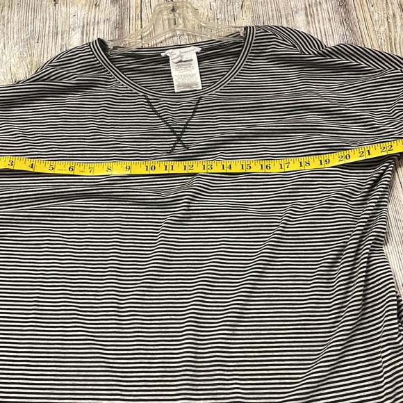 Bcbg thin grey and black striped medium top - Picture 5 of 7